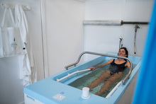 Load image into Gallery viewer, Bain Hydromassage ou Aérobain eau thermale Saubusse